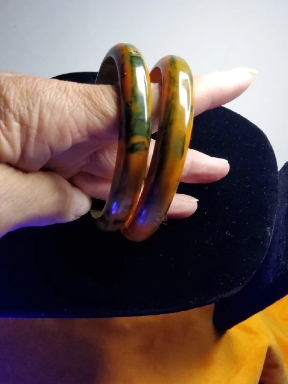 Vintage Bakelite Butterscotch And Green Swril Bangles. - Picture 6 of 8